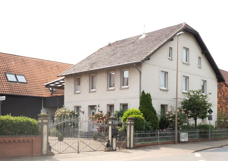 Hof Straßenansicht