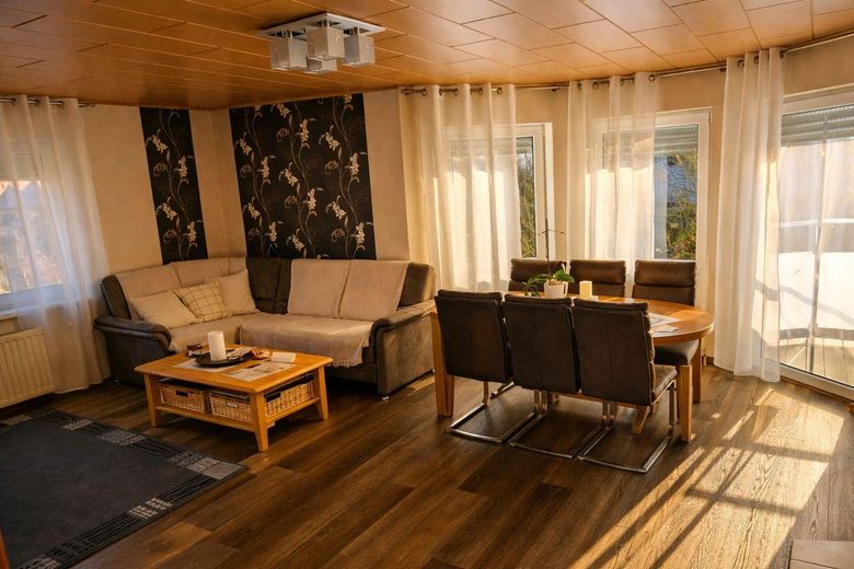 Großzügiges Einfamilienhaus mit Sauna und viel Platz im Hunsrück – Wohnen EG