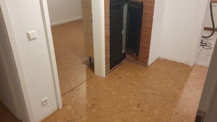 Ruhig gelegenes Einfamilien- / Zweifamilienwohnhaus mit sonnigem Garten – OG Flur