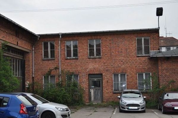 Büro/Praxis + Gewerbefl. direkt, am Hbf. Schwerin, Sanierung nach Ihren Wünschen + Parkplätze