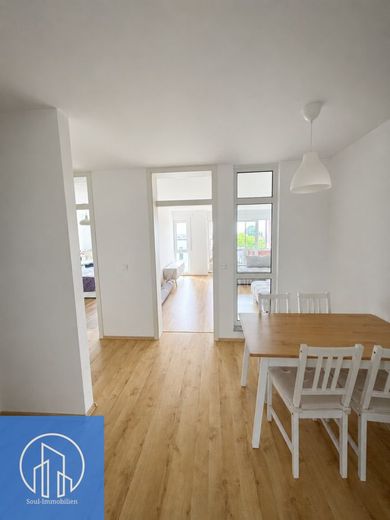 Familienfreundliche 3,5-Zimmer-Wohnung mit West-Loggia, EBK &amp; Tiefgaragenstellplatz – Flur 1.1