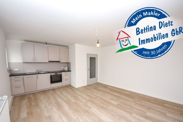DIETZ: Newly renovated 2-room apartment on the 2nd floor including fitted kitchen!