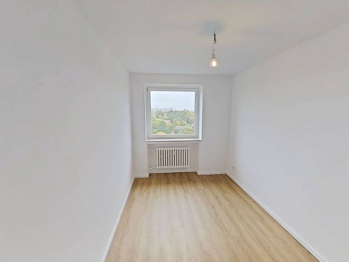 Große 4-Zi.-Whg. mit BALKON und Wannenbad in Lübeck-Buntekuh – Schlafzimmer II