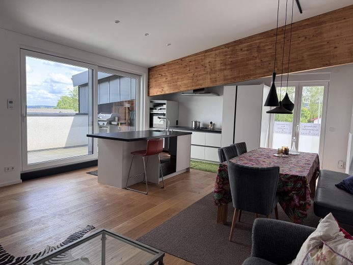 Exklusives Loft-Apartment mit Designküche, Klimaanlage, 2 Balkonen & Garage – 110 qm Wohnkomfort – Foto 1