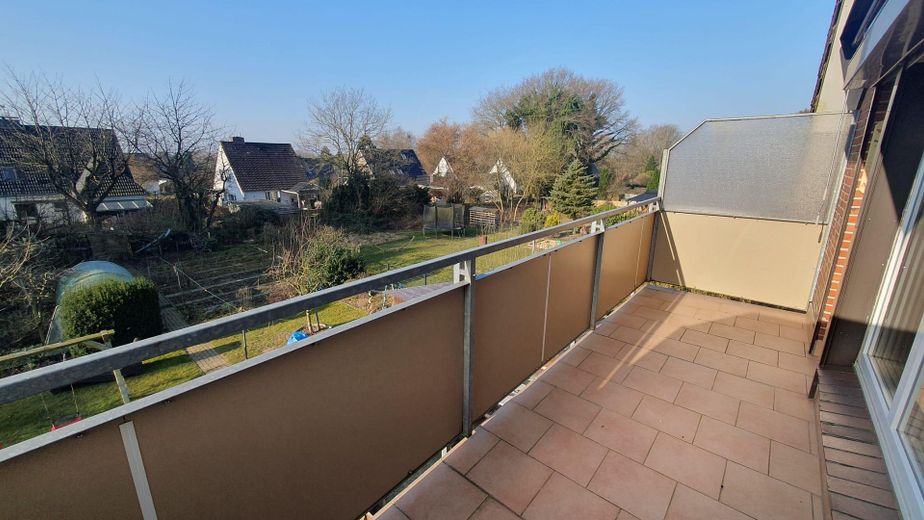 Mehrfamilienhaus in Itzehoe kaufen – 3 Wohnungen + Gewerbe, voll vermietet – OG Wohnung Balkon