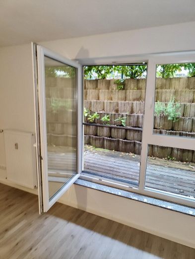1 Zimmer mit EBK und kleiner Terrasse Nähe Uni und Hauptbahnhof – Terrasse