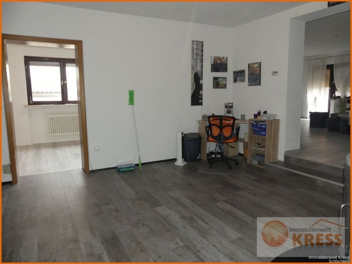 2-Familienwohnhaus mit Balkon, Wintergarten und 2 Garagen in der Ortslage von Sinntal-Oberzell – P1070121