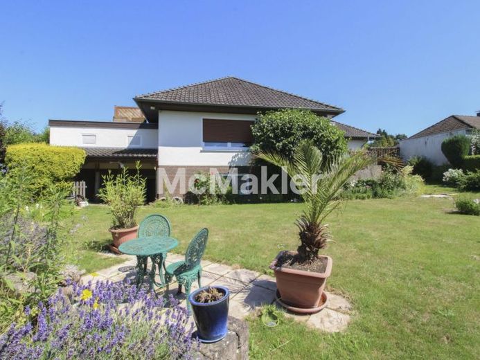 Eigenheim mit Garten, 2 Garagen und Carportstellplatz in Vorstadtlage – Foto 1