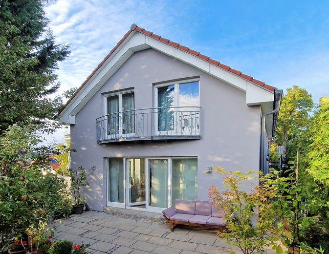Panoramablick & Platzwunder: ca. 285m² Architektenhaus (Energie B), Einliegerwohnung & Praxis-Loft – EG2 Südansicht