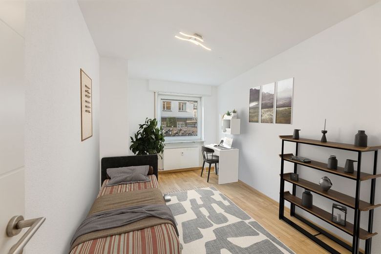 Attraktive Investmentchance: Frisch renoviert, bezugsfrei und  WG-geeignet in exzellenter Lage – Schlafzimmer 2 möbliert