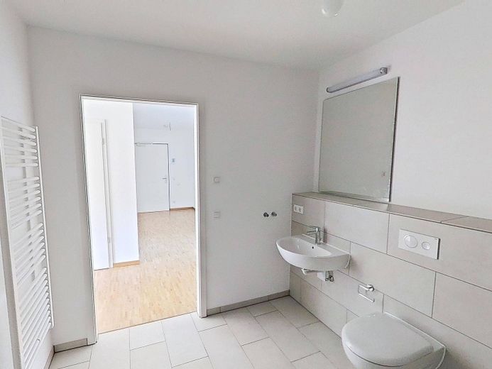 **PRIMERA OCUPACIÓN** Vivienda de 3 habitaciones adaptada para silla de ruedas con COCINA INTEGRADA y LOGGIA – Ansicht II: Bad
