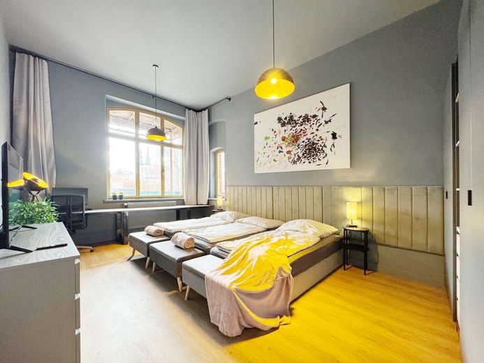 Design trifft Natur - Ferien-Wohnung am Kanal für bis zu 8 Personen (115m2) in Schönebeck – Schlafzimmer 1 mit Familienbett