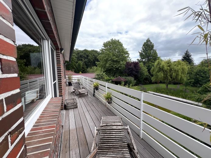 Perfektes Familiendomizil: Zentral wohnen, am Waldrand leben - provisionsfrei – Balkon, Blick nach Osten