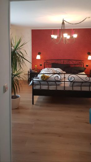 Bad Nauheim şehir merkezinde, çift garajlı müstakil ev – Schlafzimmer
