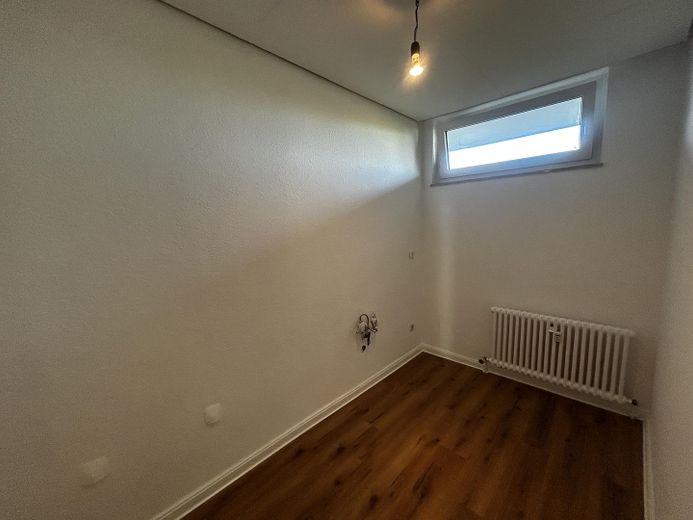 Neu Renoviert: 1-Zimmer-Wohnung mit Loggia in Bad Homburg vor der Höhe – Foto 3