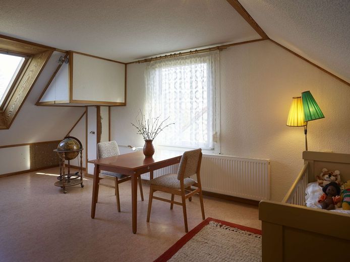 Haus mit 5 Zimmern, Wintergarten und vieles mehr – Kinderzimmer im DG