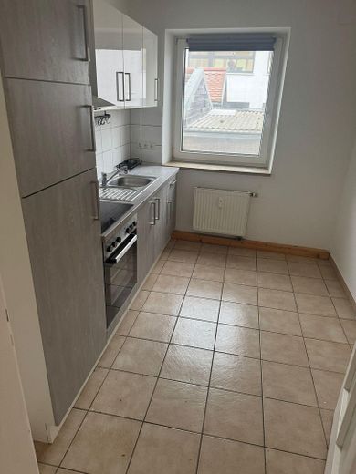 3- Zimmer-Hochparterre- Wohnung mit Einbauküche, Gemeinschaftsgarten und PKW Stellplatz – Küche