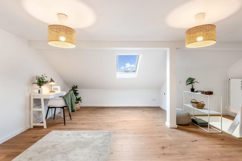 Frisch renoviertes Familienglück mit 5 Zimmern und Garten in Bremen-Vegesack – Schlafzimmer 3 im DG