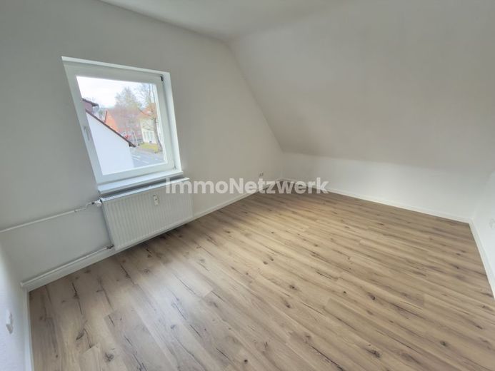 Vollrenovierte 3 Zimmer Wohnung im Greitweg, modernisiertes Bad mit Wanne zum 1.2.26 – Zimmer 2