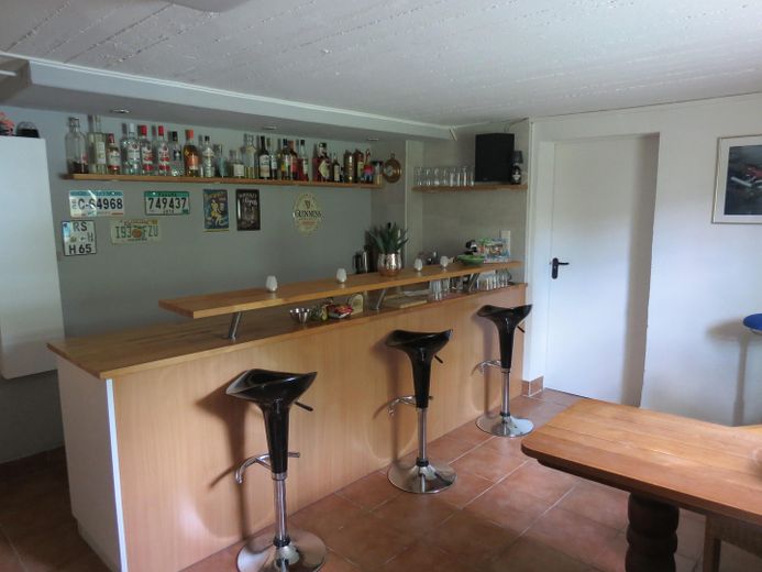 Exklusives Wohnen in allerbester Wohnlage – Kellerbar