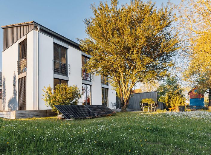Freistehendes Einfamilienhaus bezugsfertig in unverbaubarer Südlage - Preis VB – Ansicht Süden