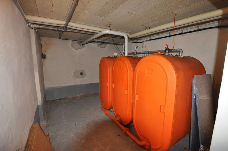 Privat: Familienfreundliches Reihenhaus mit Garten & Garage in bester Lage, Böblingen-Tannenberg – Öltanks