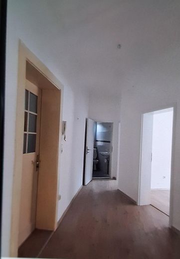 Inmueble de inversión: edificio plurifamiliar con unidad comercial - alquilado, se vende por motivos de edad – Flur 1. G