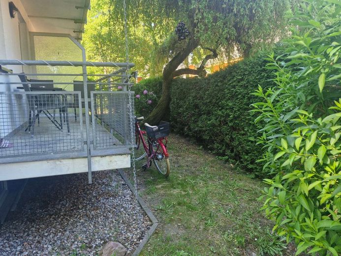Komfortowe mieszkanie własnościowe w topowej lokalizacji w Falkensee – üppiges Grün vor dem Balkon