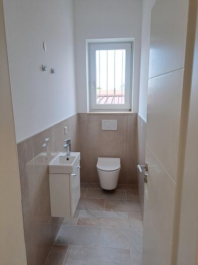 Ist Ihr Büro zu heiß?  Das 115m2 TRAUMBÜRO ist so gut isoliert, dass Sie keine Klima brauchen – 2te Toilette
