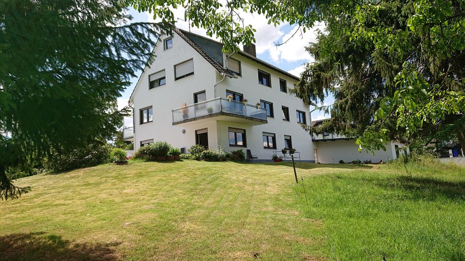 Attraktive 4-Zimmer Wohnung EG, zentral gelegen in Neunkirchen-Seelscheid – Rueckansicht