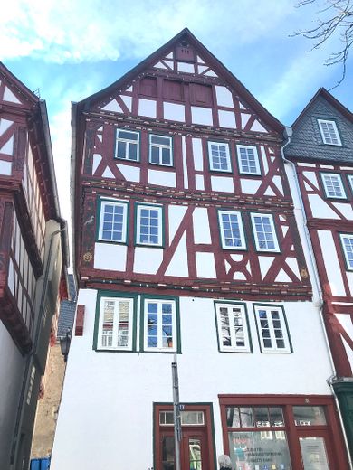 Super Lage im Herzen von Herborn - Doppelhaushälfte 130 qm zu vermieten – Außenansicht