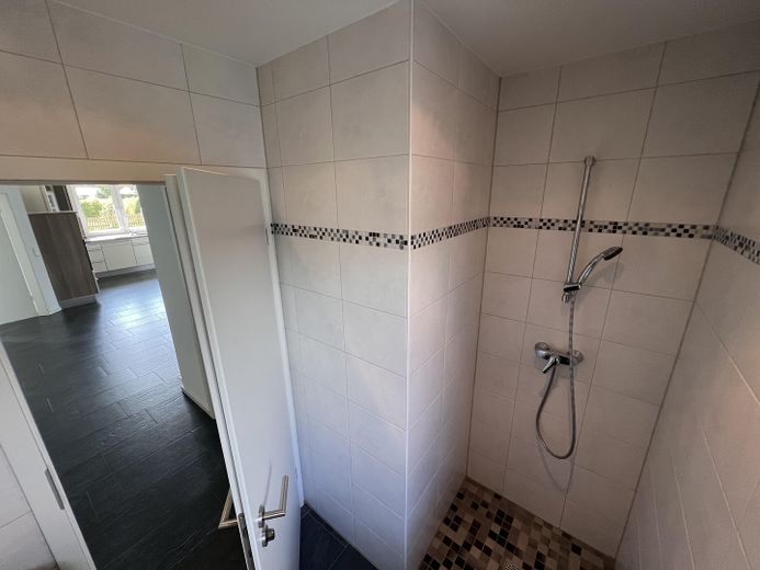 Casa unifamiliare a Schwabstedt, con impianto fotovoltaico, accumulo e solare termico – Gäste WC