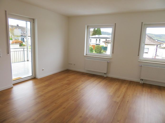 *Erstbezug nach Sanierung* 4 ZKB-Whg. 104 m² mit Terrasse & optionaler EBK – Wohnzimmer 4
