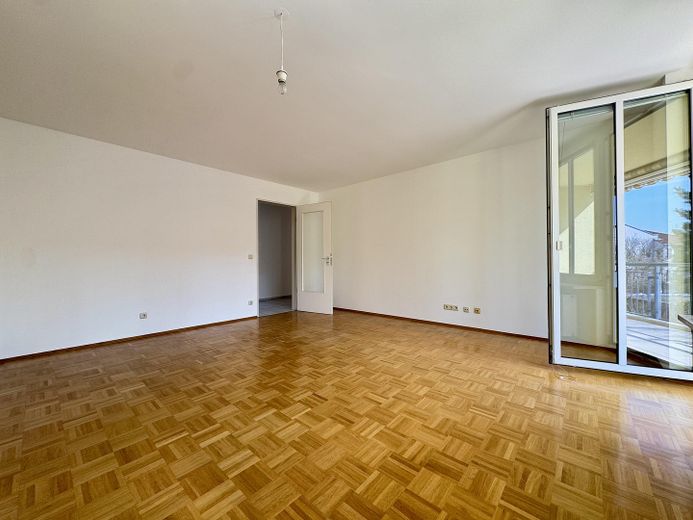 Familiengerecht – gut geschnittene 3-Zimmerwohnung in  München Schwabing-Freimann – Wohnzimmer
