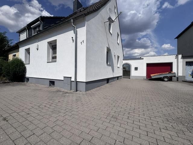 منزل شبه منفصل بحديقة واسعة، ومرأب مزدوج وغير ذلك الكثير في 61197 Florstadt-Stammheim – Hausansicht