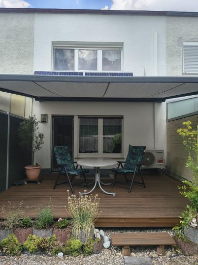 Modernisiertes Reihenmittelhaus in ruhiger Lage – Terrasse