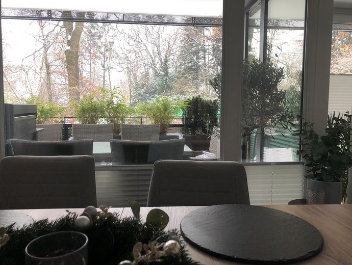 Appartement 4 pièces haut de gamme au Kastanien Hof à Alt-Osdorf – Esszimmer und Terasse