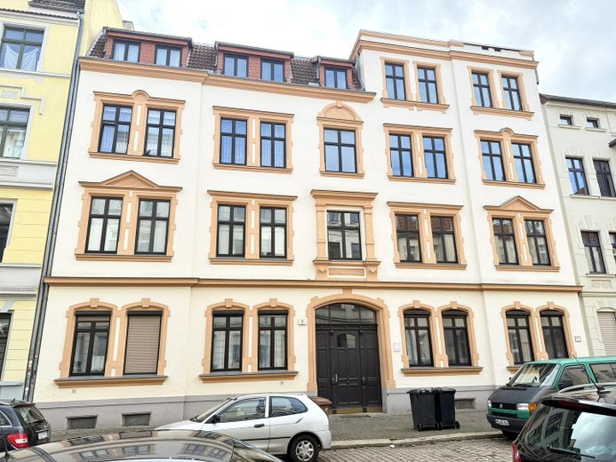 Hauseingang / Straßenansicht