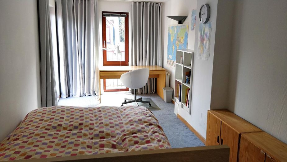 Zimmer 4 (Einheit 7, DG, ↑SO)