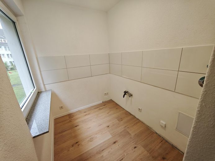 Vacant 2-room apartment | freshly renovated | raised ground floor | garden view | no commission – Foto 9