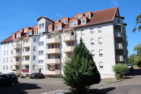 Schicke Eigentumswohnung, 2-Zi., 2 TG Stellplätze zum kleinen Preis!!!