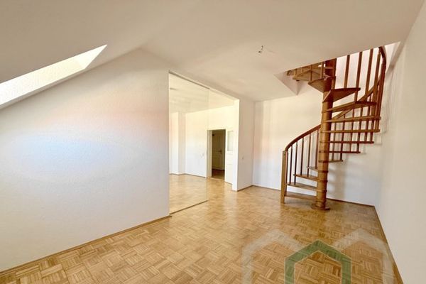 ** DG-Maisonette-Whg. mit Einbauküche und Balkon im Waldstraßenviertel **