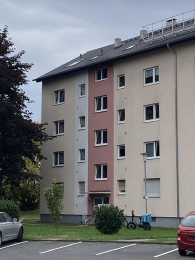 Sanierte Dachgeschosswohnung Maintal Dörnigheim – Die Wohnung ist links
