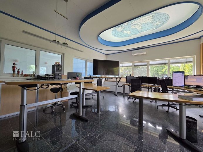 Exklusives Anwesen mit Wohnhaus, Büroflächen und Gewerbehalle auf weitläufigem Grundstück – Büro 2