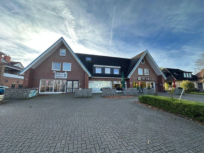 Local commercial attrayant à Hooksiel – 177 m² | Gastronomie, commerce de détail & activité commerciale – Straßenansicht linke Seite