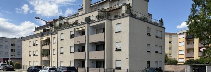 Wynajęte 3-pokojowe mieszkanie typu penthouse z przestronnym tarasem na dachu i zewnętrznym miejscem parkingowym