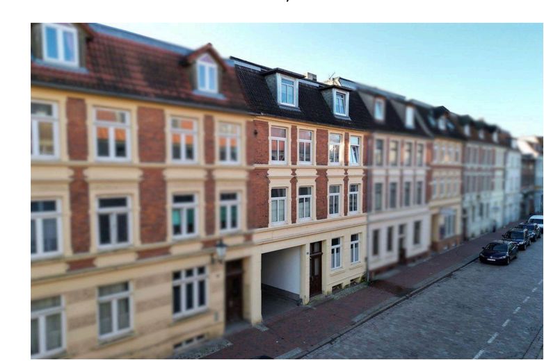 Hausansicht & Einfahrt