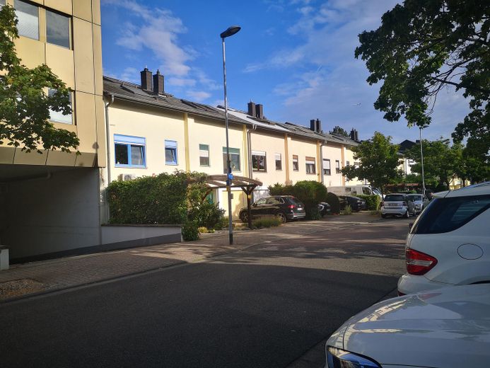 5 Zimmer saniertes helles großzügiges Haus in 63263 Neu-Isenburg " Einzugsfertig" Energie D 110 – Strasse  30 er Zone 