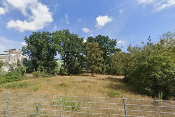 Wohngrundstück zur sofortigen Bebauung zu verkaufen