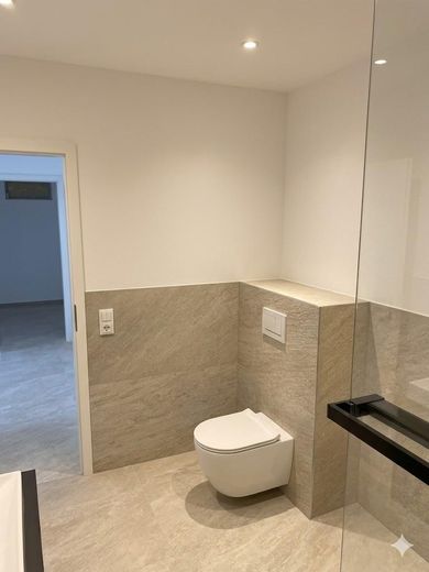 Frisch sanierte 3-Zimmer ETW mit separatem Eingang – Bad